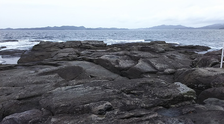 海食台と天草諸島遠景（長島）